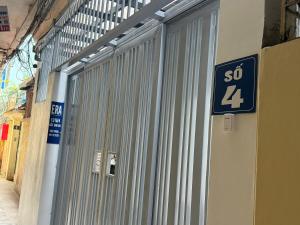a metal wall with a speed limit sign on it at Era Apartment Tam Da in Hanoi