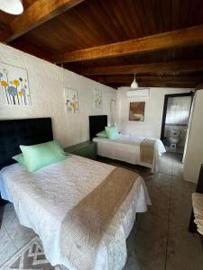 a bedroom with two beds in a room at Casa Eliza in Alajuela
