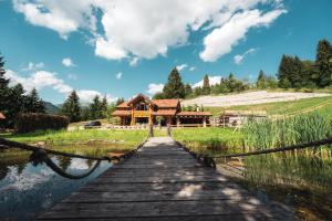 a wooden walkway leading to a log cabin at Casa Di Giorgio in Borsa