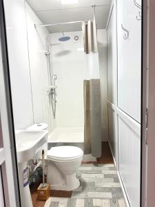 Vonios kambarys apgyvendinimo įstaigoje Kut Hotel Osh
