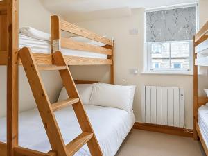 a small room with bunk beds and a window at Howgills Apartment 9 - Ukc9724 in Sedbergh