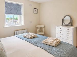 a bedroom with a bed with two towels on it at Howgills Apartment 9 - Ukc9724 in Sedbergh