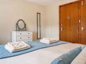 a bedroom with a bed with two towels on it at Howgills Apartment 9 - Ukc9724 in Sedbergh +3 photos