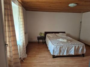 a bedroom with a bed and a wooden ceiling at La cabane de Claude in Fougerolles