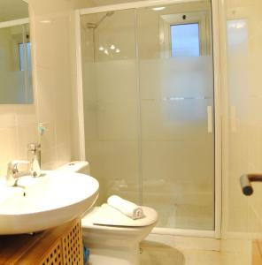 Ett badrum på Malaga Center Flat Holidays Paseo de Reding