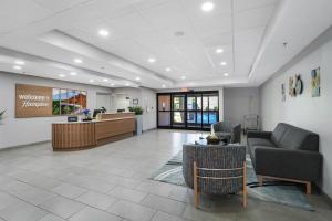 a lobby with two chairs and a reception desk at Hampton Inn Henderson in Henderson +40 photos