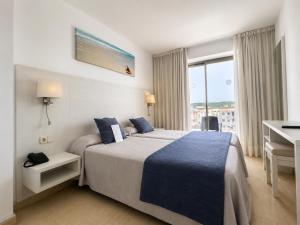 Postel nebo postele na pokoji v ubytování Hotel Bella Mar + 60 fotografií