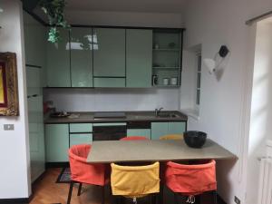 a kitchen with a table and four chairs at Appartamento Bernasconi in Madesimo