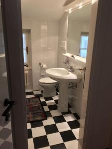 A bathroom at Appartamento Bernasconi