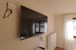 a flat screen tv hanging on a wall at MoselStudio Briedel - Sonnenterrasse und Komfort in Briedel