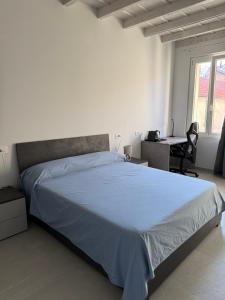 a bedroom with a large bed and a desk at Les Maisons Manzoni in Magenta +8 photos