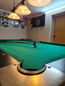 a pool table in a room with green cloth at Villa Johannes in Warmensteinach