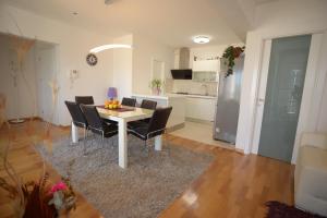 Kuchyň nebo kuchyňský kout v ubytování Base Bridge Apartment - Zadar City Centre - Free parking