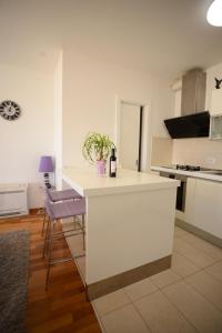 Kuchyň nebo kuchyňský kout v ubytování Base Bridge Apartment - Zadar City Centre - Free parking