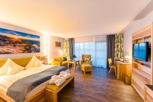 Postel nebo postele na pokoji v ubytování Wellness- und Wohlfühlhotel Waldeck + 37 fotografií