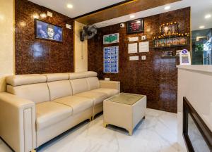a waiting room with a couch in a store at Hotel Amaravathi Grand in Vijayawāda +12 photos
