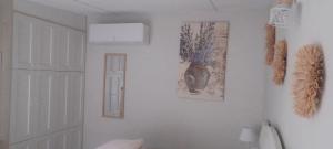 a white room with a vase on the wall at Villa Benvengudo in Villeneuve-lès-Avignon +8 photos