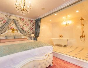 a bedroom with a bed and a tub and a chandelier at WhiteRunse in Takayama