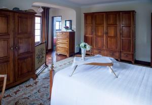 a bedroom with wooden cabinets and a table with flowers on it at Quinta Santo António in Sintra