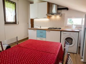 a kitchen with a table with a red table cloth at Penthouse a Silvi Marina in San Silvestro