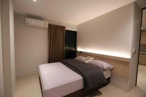 a bedroom with a bed with a teddy bear on it at BaanTip​ HomeStay in Amphoe Phra Khanong