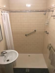 Koupelna v ubytování Sturt Motel