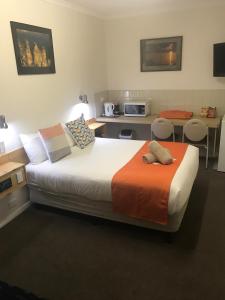 Postel nebo postele na pokoji v ubytování Sturt Motel