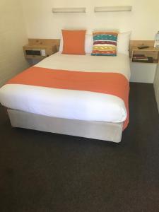 Postel nebo postele na pokoji v ubytování Sturt Motel