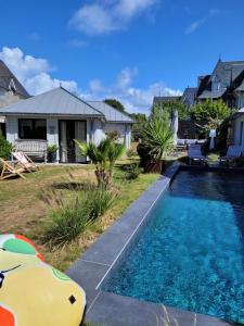 a swimming pool in the yard of a house at A n n e x e in Dinard +9 photos