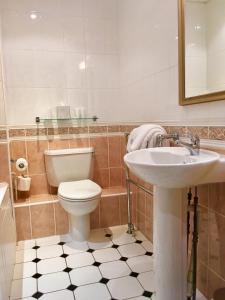 Best Western Aberavon Beach Hotel tesisinde bir banyo