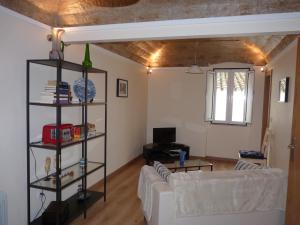 a living room with a white couch and a table at Páteo dos Oliveira - Casa dos Serviçais in Évora