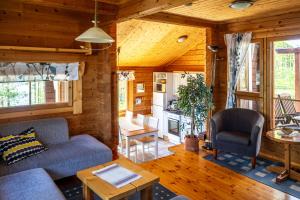 a living room with a couch and a table at Mökki Kalliola in Puumala