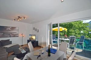 a living room with a couch and a table and chairs at Bella Casa 34 - Strandblick in Juliusruh