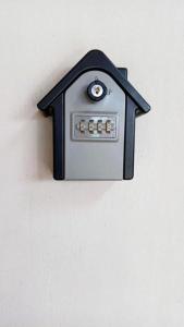 a house shaped lightswitch on a white wall at Tenisz Apartman in Vecsés