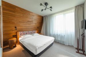a bedroom with a large bed and a window at Pensiunea La Bella Vista in Poiana Negrii +77 photos