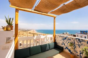 a balcony with a view of the ocean at Tazuri Surf House in Taghazout