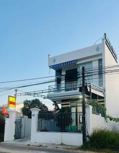 a white building with a balcony on top of it at Thiên Nam Motel in Dien Ban