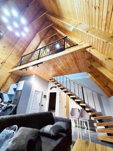 a living room with a couch and a staircase at U seymura qecres in Qǝçrǝş