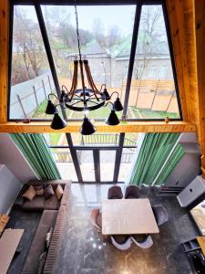 a living room with a large window and a chandelier at U seymura qecres in Qǝçrǝş