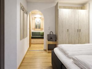 a bedroom with a bed and a room with a hallway at Hotel zur Linde - Bayerischer Wald - aktivCard mit 154 kostenfreien Leistungen - kostenloser Parkplatz in Lohberg