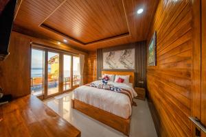 a bedroom with a bed with a view of the ocean at Sunrise Cottage in Nusa Penida