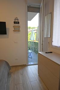 a room with a bed and a door to a balcony at Casa Lissi in Bordighera