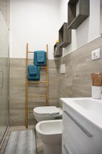 a bathroom with a toilet and a sink at Casa Lissi in Bordighera +20 photos