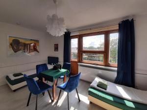 a living room with a table and chairs and a bed at WILLA HONO LULU in Busko-Zdrój