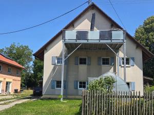 a house with a balcony on top of it at Ferienwohnung Unterallgäu in Markt Rettenbach
