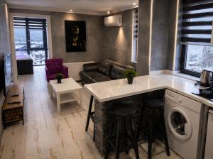 a kitchen and living room with a washing machine at Reco Luxury Suite in Kavaklıdere
