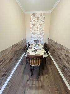 a dining room with a table and chairs at Csuszka vendégház in Tiszafüred