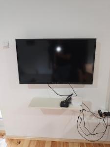 a flat screen tv hanging on a white wall at Apartman Ploče in Bajina Bašta