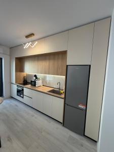 a kitchen with a sink and a refrigerator at Apartament in Ploiesti in Ploieşti