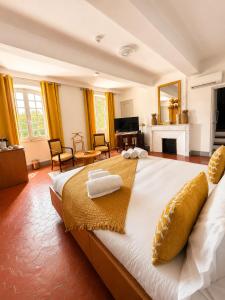 a large bedroom with a large bed with two towels on it at Château de Taradel in Taradeau